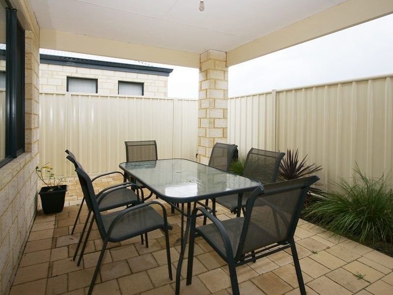 18/31 Barfield Road, Hammond Park WA 6164
