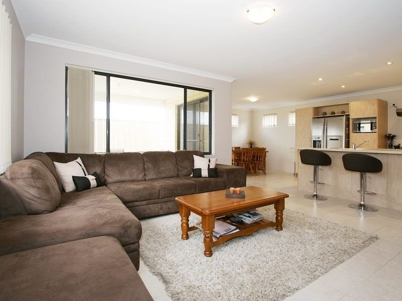 18/31 Barfield Road, Hammond Park WA 6164