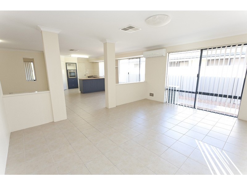 14 Leichhardt Crossing, Hammond Park WA 6164