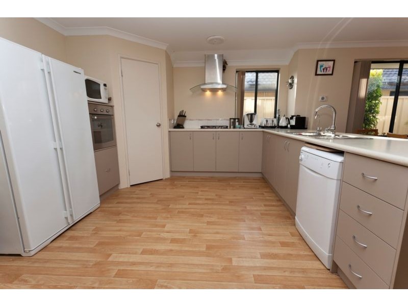 8 Garron Rest, Canning Vale WA 6155