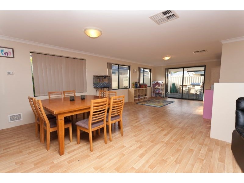 8 Garron Rest, Canning Vale WA 6155