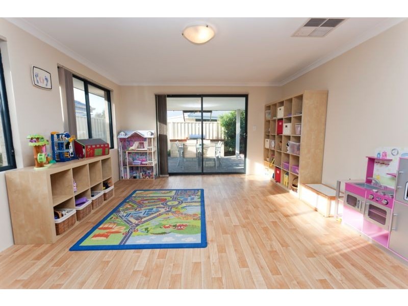 8 Garron Rest, Canning Vale WA 6155