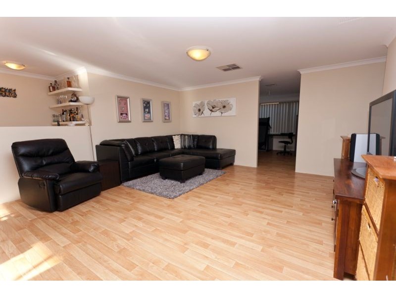 8 Garron Rest, Canning Vale WA 6155