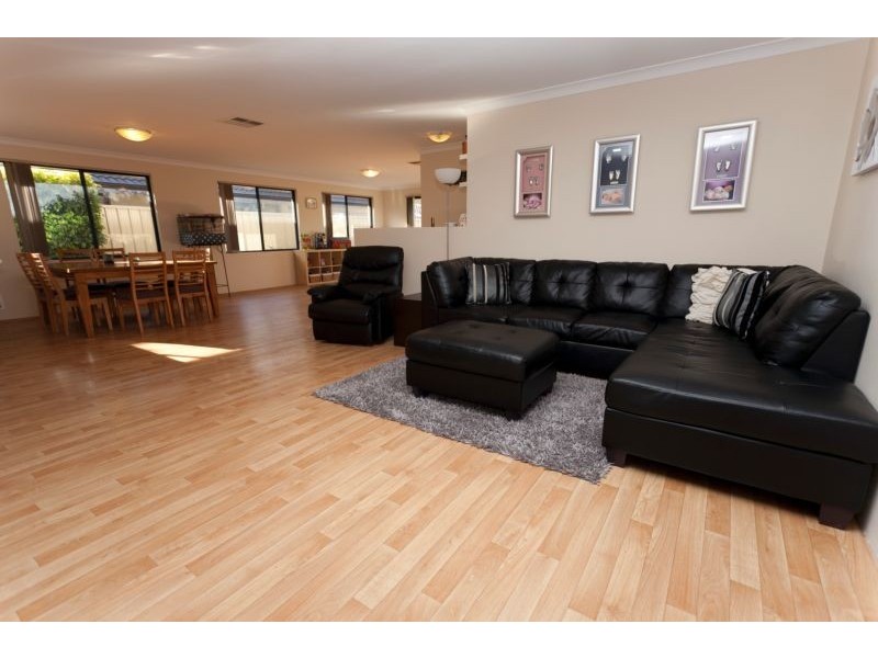 8 Garron Rest, Canning Vale WA 6155