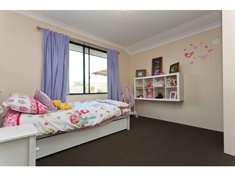 8 Garron Rest, Canning Vale WA 6155