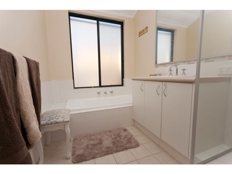 8 Garron Rest, Canning Vale WA 6155