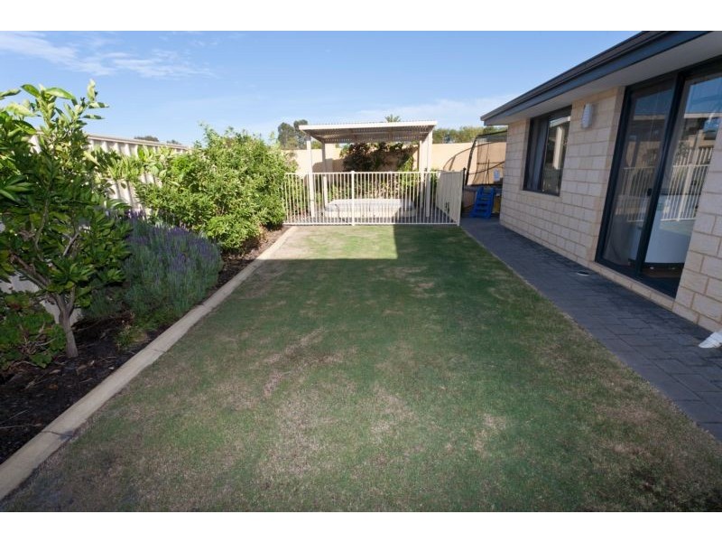 8 Garron Rest, Canning Vale WA 6155