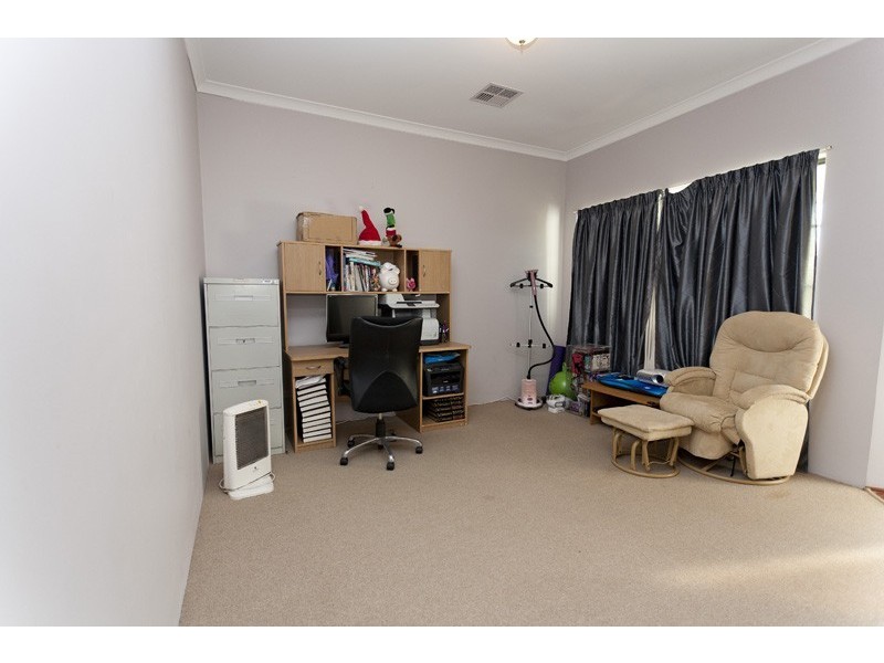 25 Leichhardt Crossing, Hammond Park WA 6164
