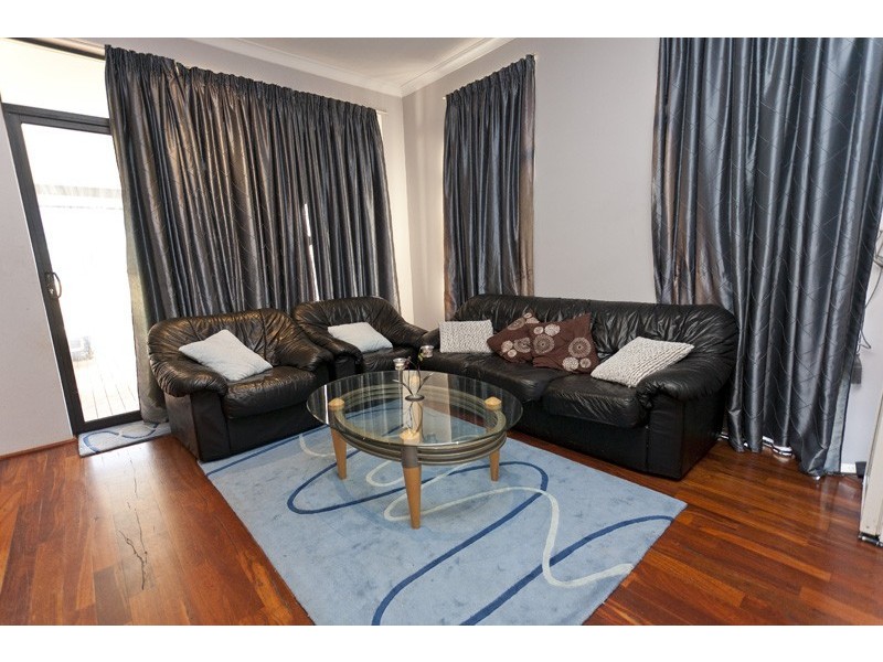 25 Leichhardt Crossing, Hammond Park WA 6164
