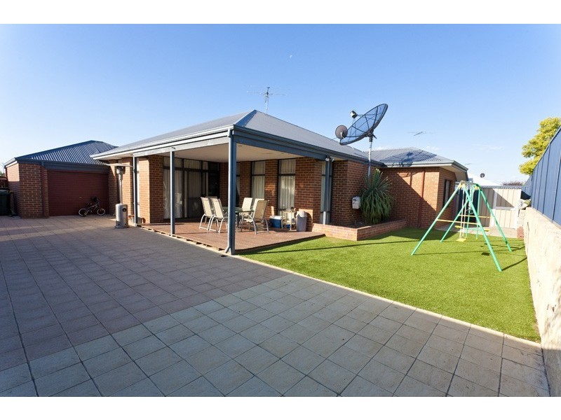 25 Leichhardt Crossing, Hammond Park WA 6164