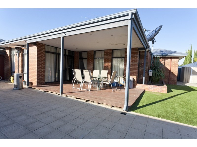 25 Leichhardt Crossing, Hammond Park WA 6164