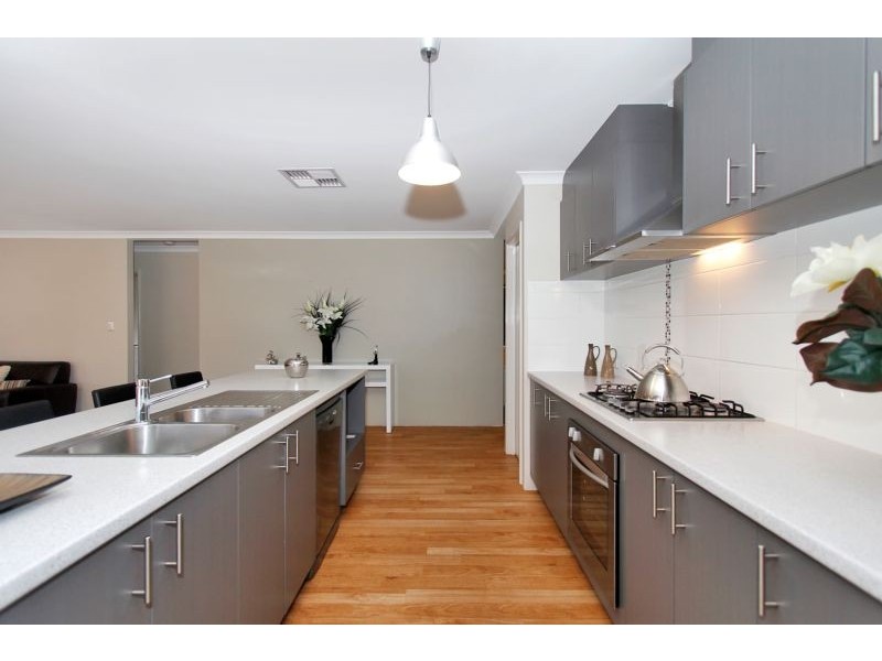16 Spruce Terrace, Aubin Grove WA 6164