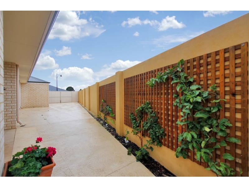 16 Spruce Terrace, Aubin Grove WA 6164