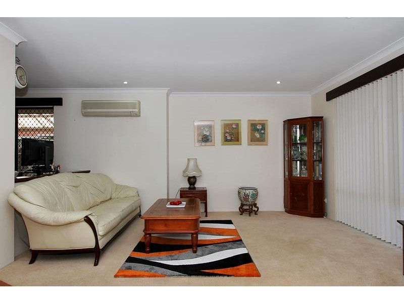 18 Dreier Court, Atwell WA 6164