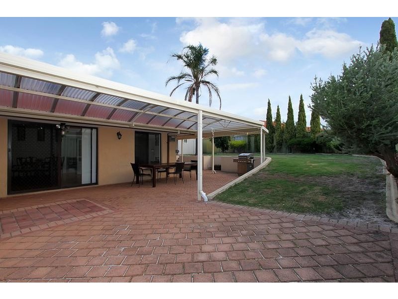 18 Dreier Court, Atwell WA 6164