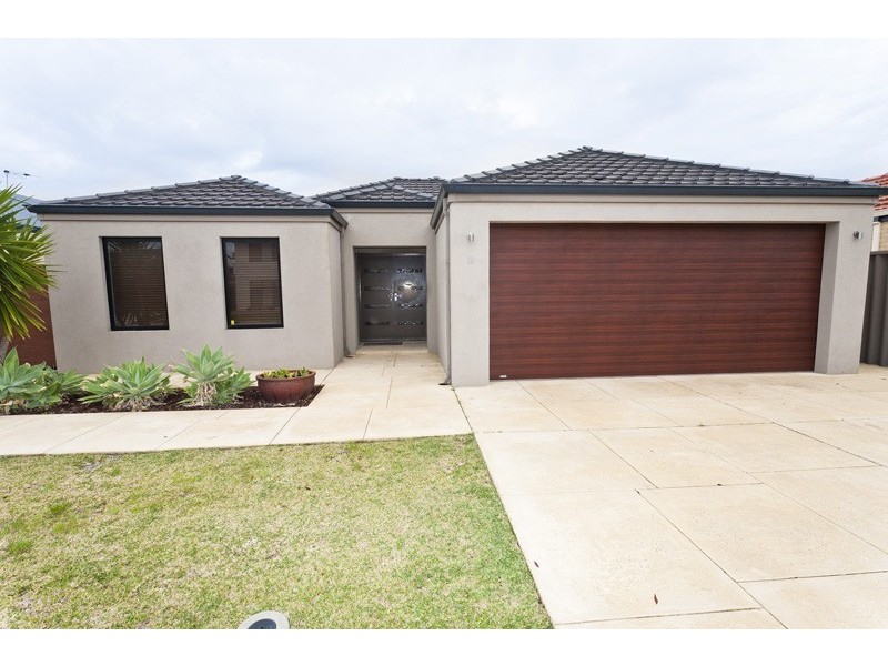 8 Carlton Loop, Canning Vale WA 6155