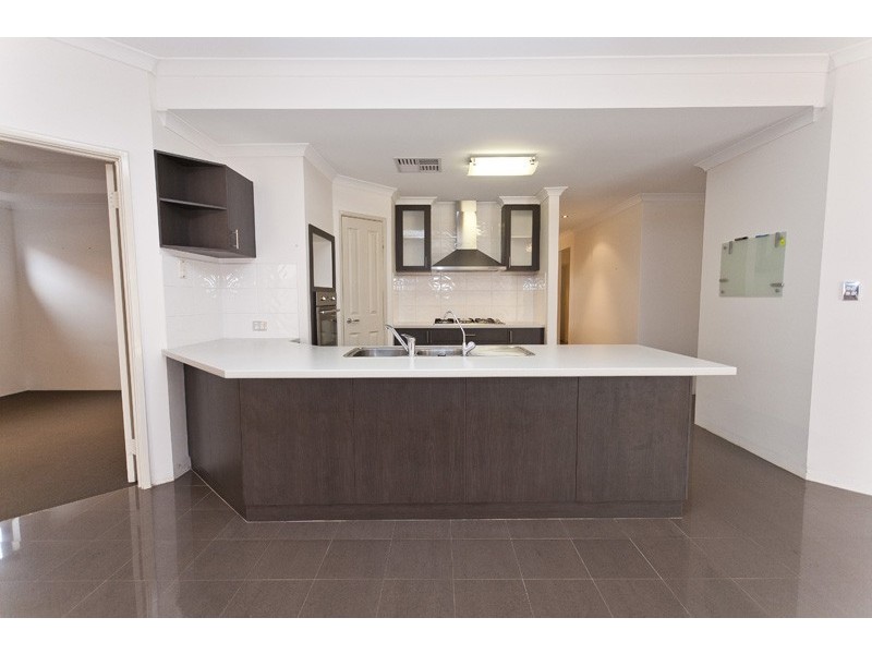 8 Carlton Loop, Canning Vale WA 6155