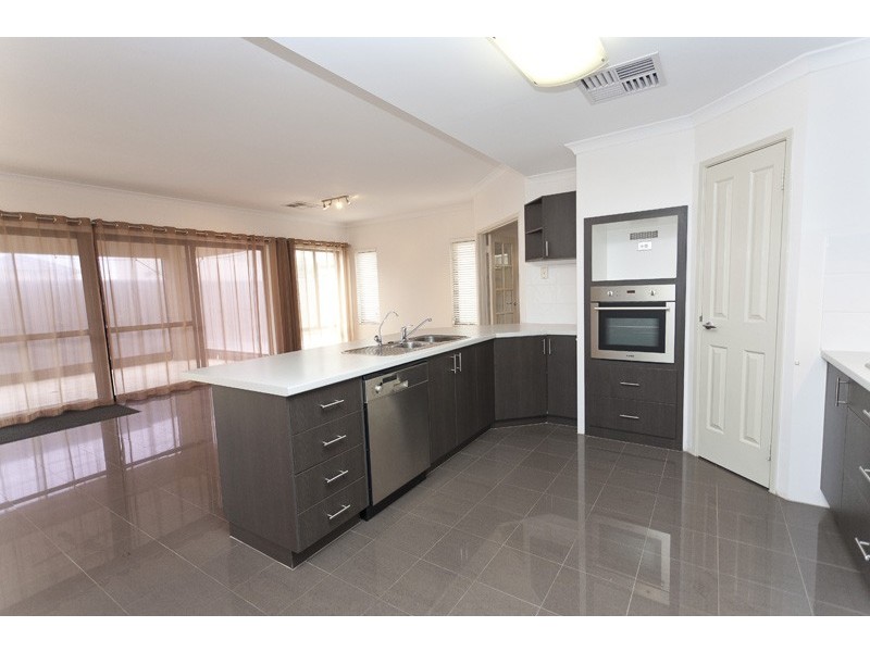 8 Carlton Loop, Canning Vale WA 6155