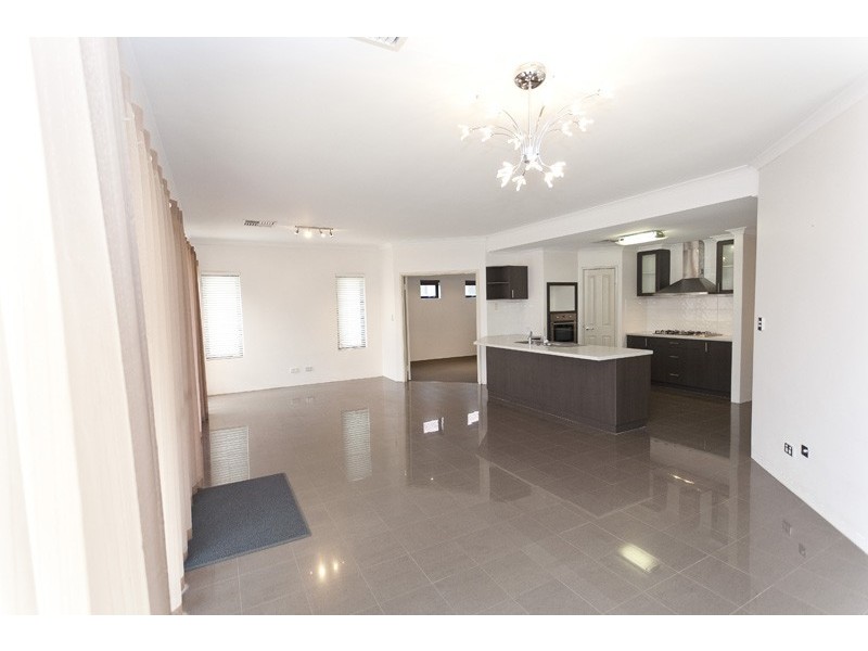 8 Carlton Loop, Canning Vale WA 6155