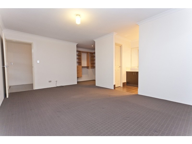 8 Carlton Loop, Canning Vale WA 6155