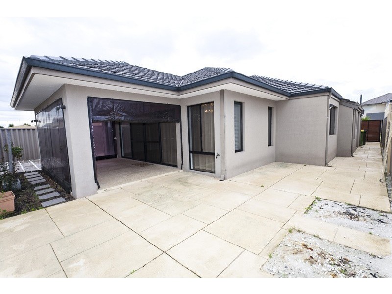 8 Carlton Loop, Canning Vale WA 6155