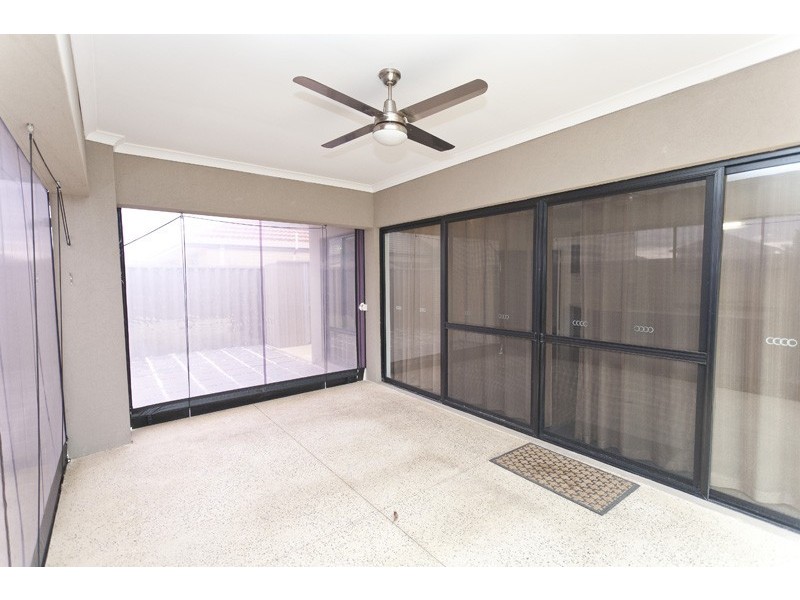 8 Carlton Loop, Canning Vale WA 6155