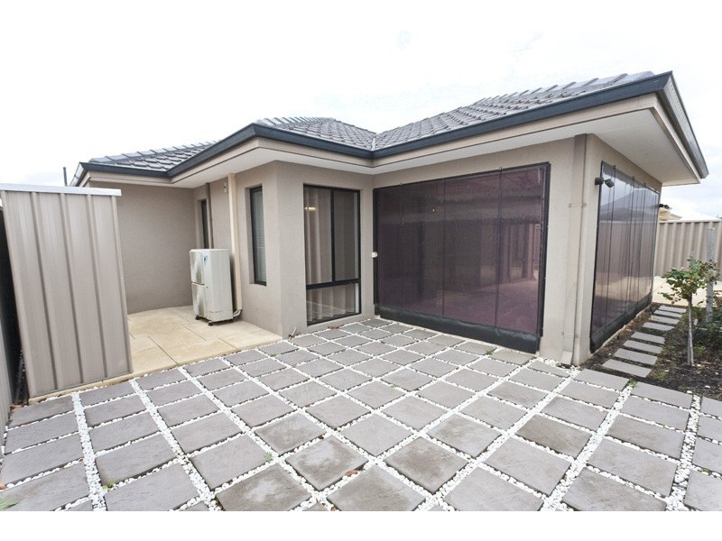 8 Carlton Loop, Canning Vale WA 6155