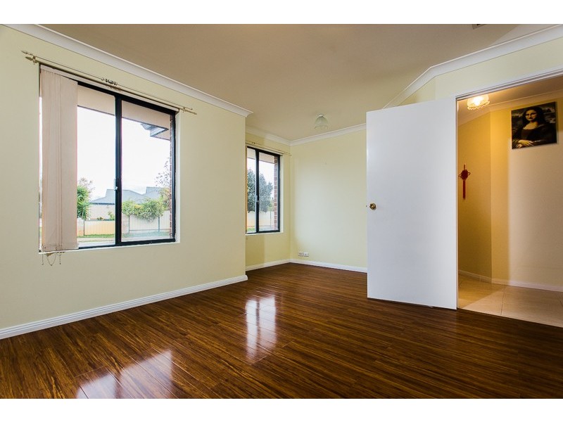 21 Minerva Loop, Success WA 6164