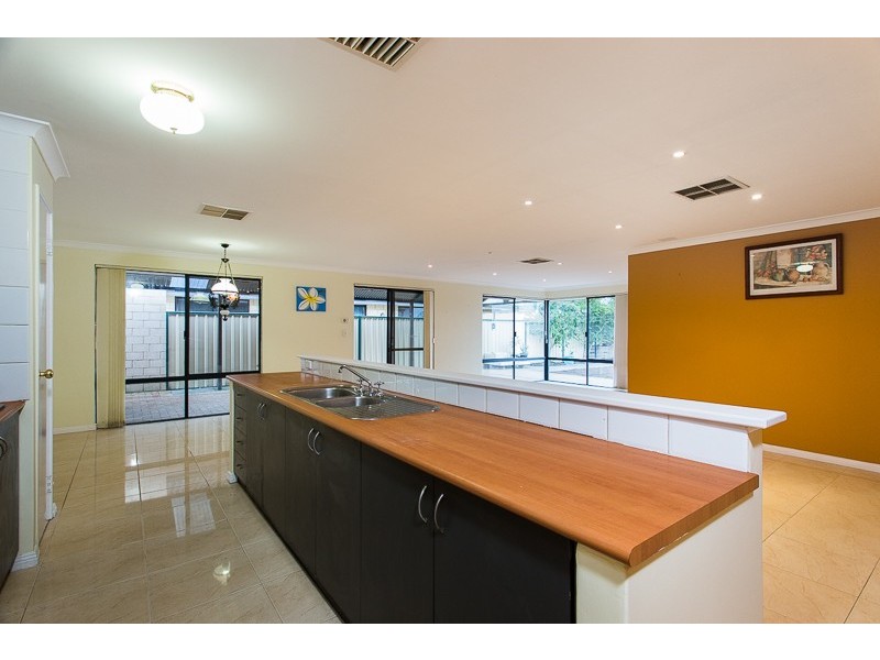 21 Minerva Loop, Success WA 6164