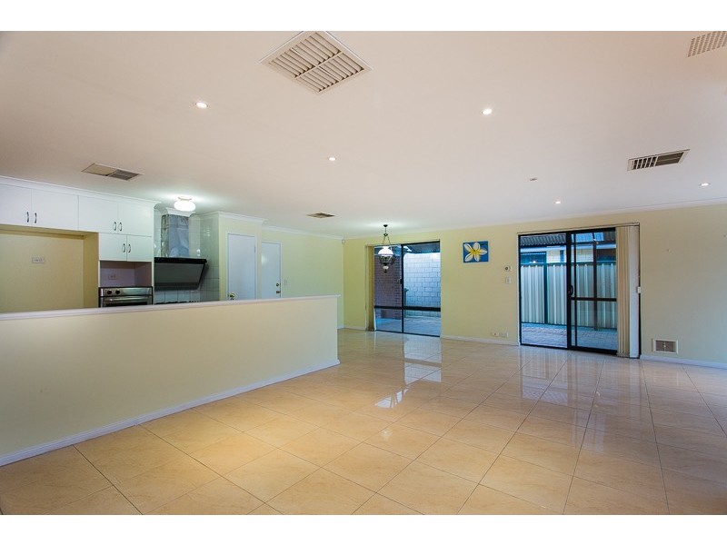 21 Minerva Loop, Success WA 6164