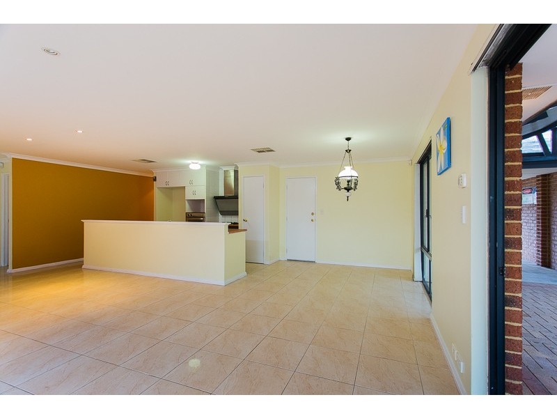 21 Minerva Loop, Success WA 6164