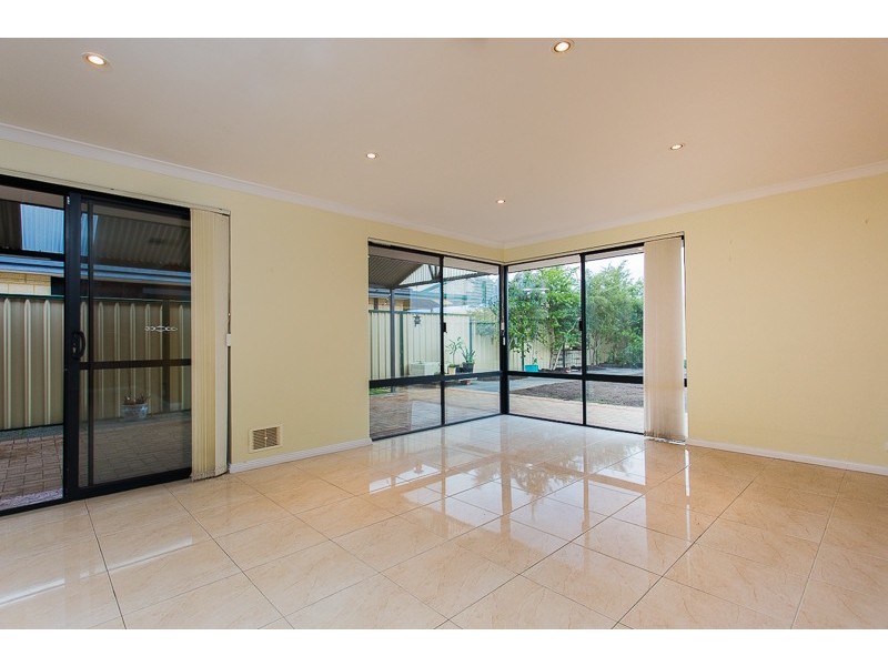 21 Minerva Loop, Success WA 6164