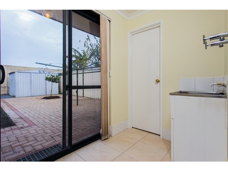 21 Minerva Loop, Success WA 6164