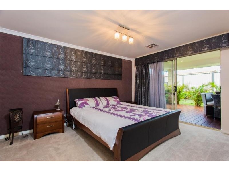 42 Belmore Bend, Aubin Grove WA 6164