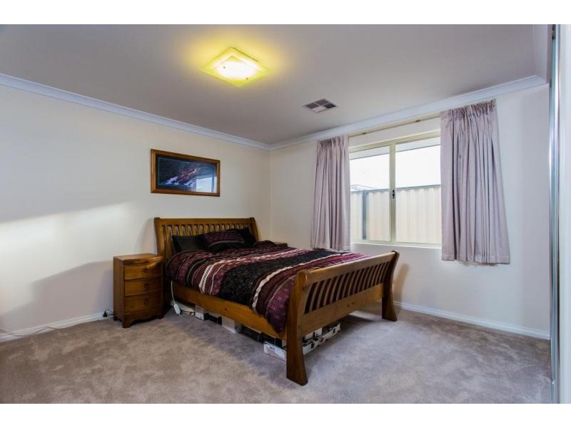 42 Belmore Bend, Aubin Grove WA 6164