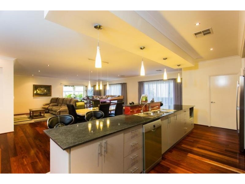 42 Belmore Bend, Aubin Grove WA 6164