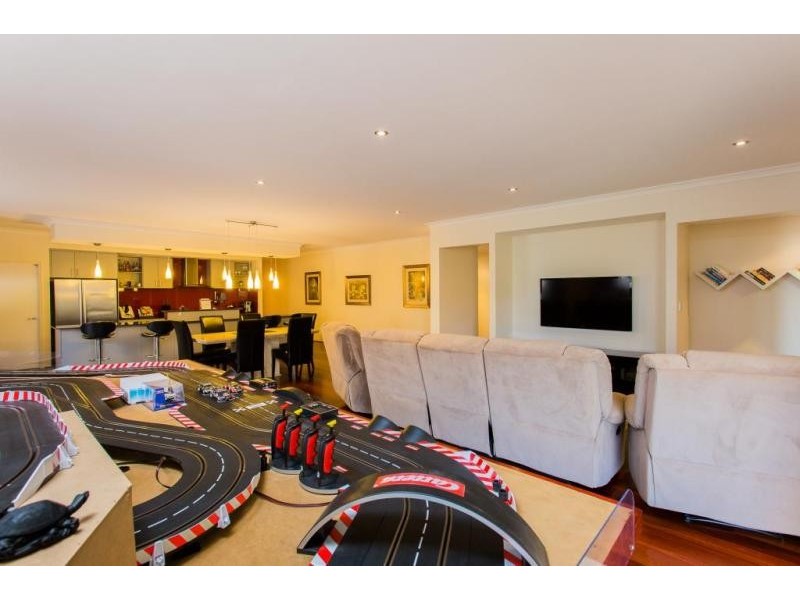 42 Belmore Bend, Aubin Grove WA 6164