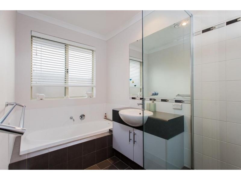 42 Belmore Bend, Aubin Grove WA 6164