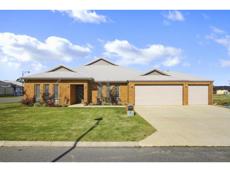 4 Baumea Turn, Hammond Park WA 6164
