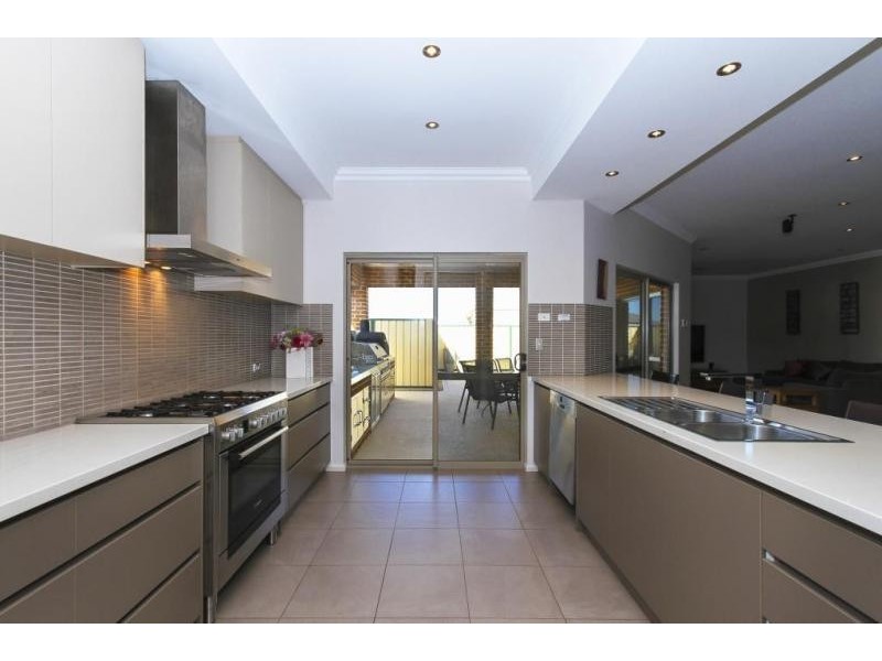 4 Baumea Turn, Hammond Park WA 6164