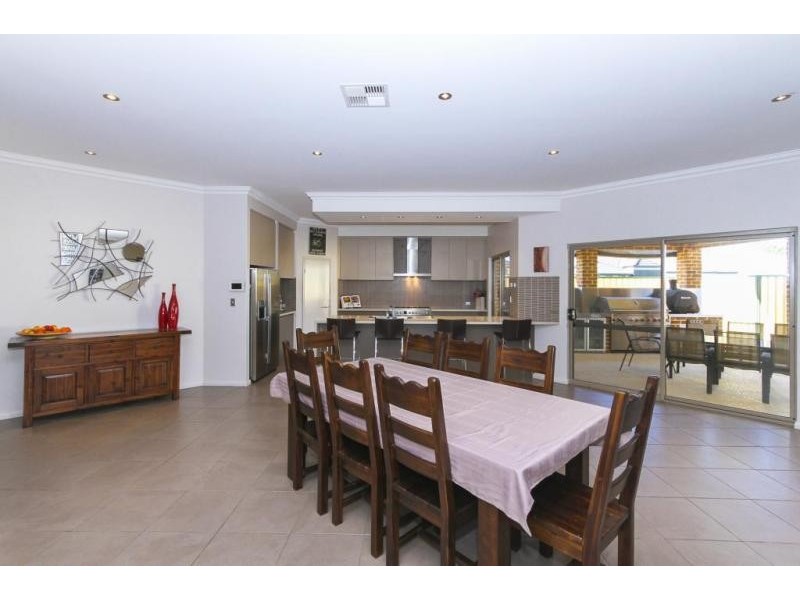 4 Baumea Turn, Hammond Park WA 6164