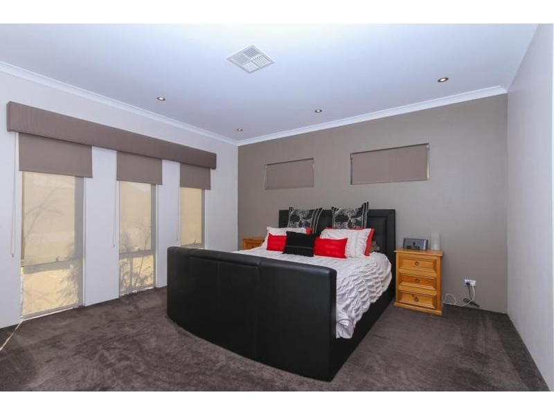 4 Baumea Turn, Hammond Park WA 6164