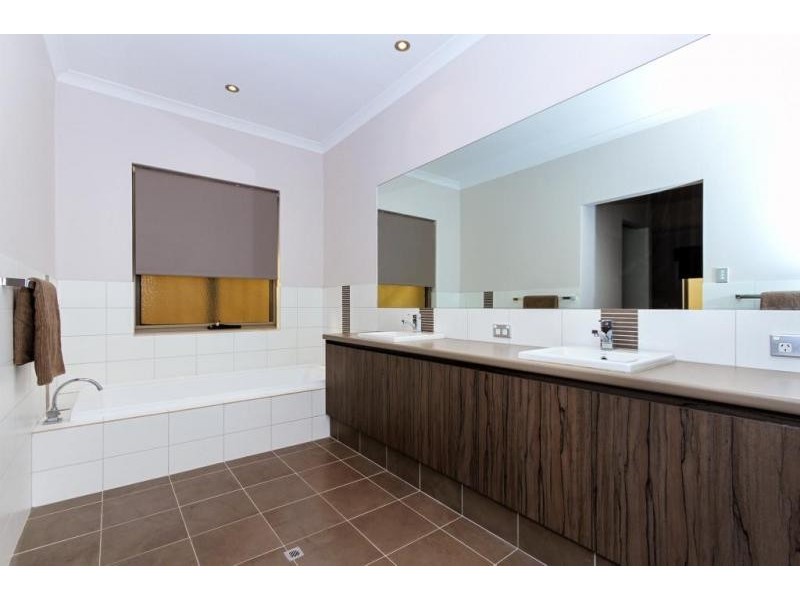 4 Baumea Turn, Hammond Park WA 6164