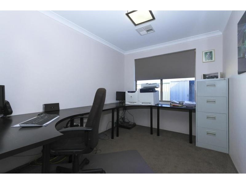 4 Baumea Turn, Hammond Park WA 6164