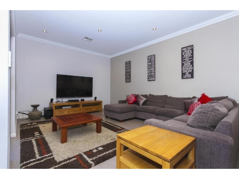 4 Baumea Turn, Hammond Park WA 6164