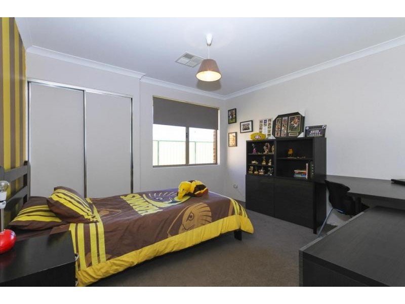 4 Baumea Turn, Hammond Park WA 6164