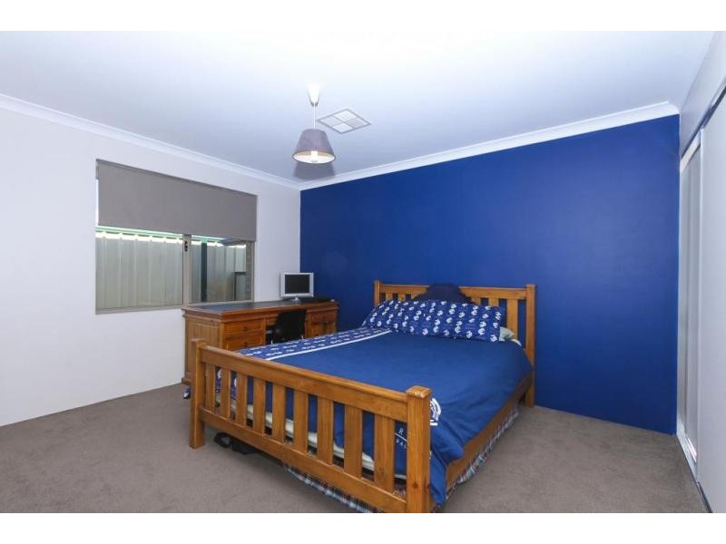 4 Baumea Turn, Hammond Park WA 6164