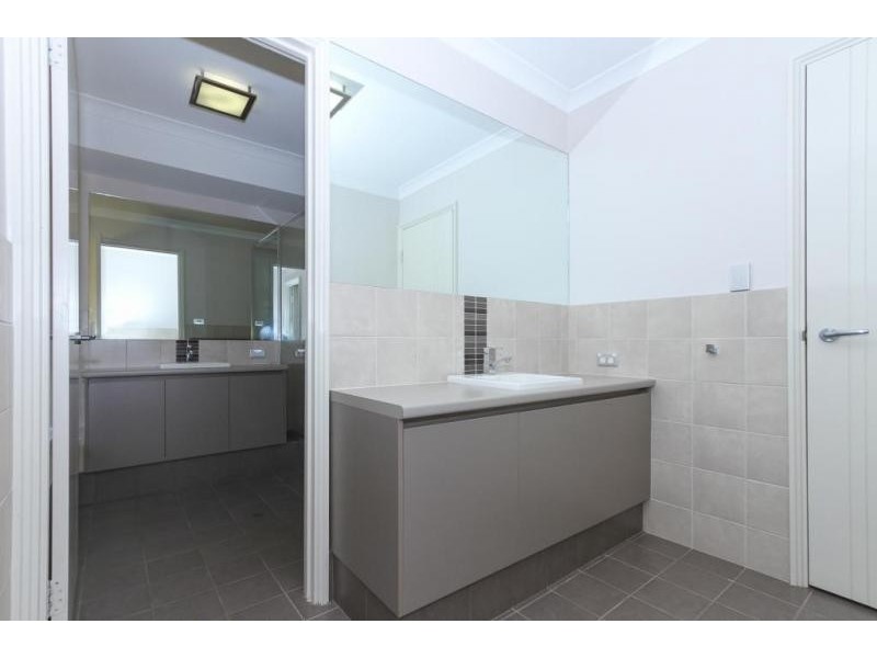 4 Baumea Turn, Hammond Park WA 6164