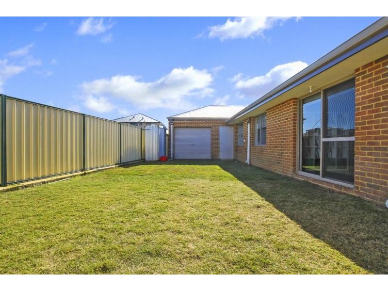 4 Baumea Turn, Hammond Park WA 6164