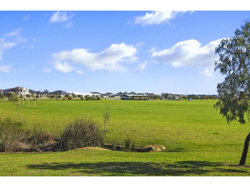 4 Baumea Turn, Hammond Park WA 6164